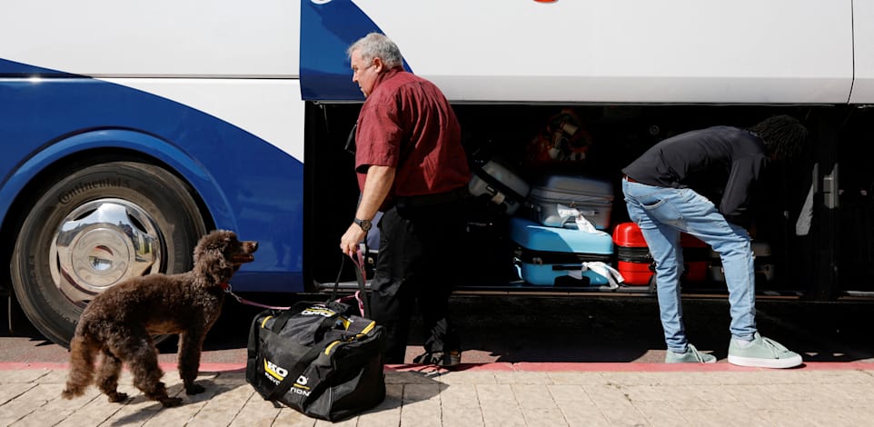 פינוי תושבים מהעיר שדרות / צילום: Reuters, Amir Cohen