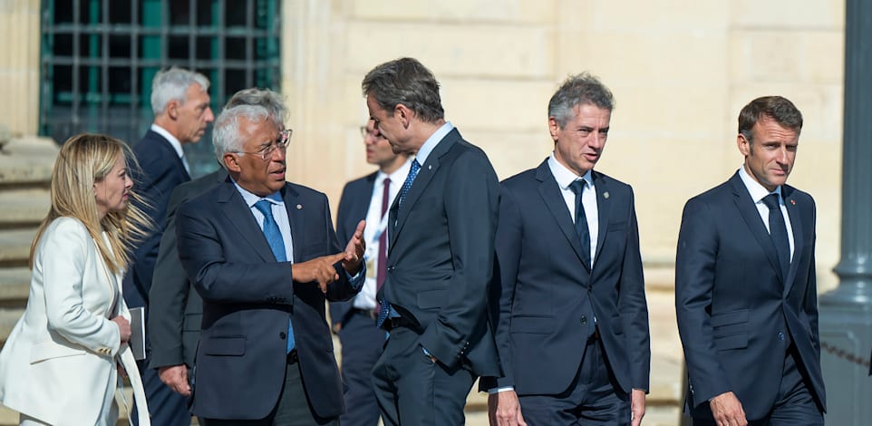 ראשי מדינות אירופאיות, ביניהם מקרון, מלוני, מיטסוטקיס, פרדריקסן ועוד, בכנס מיוחד במלטה שבו דנו על מצב ההגירה באירופה / צילום: ap, Rene Rossignaud