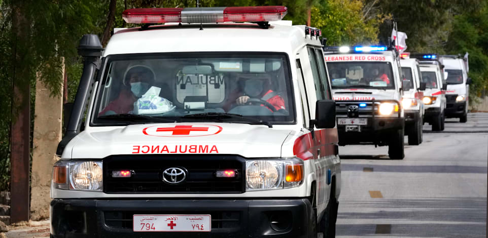אמבולנסים של הצלב האדום / צילום: Associated Press, Hussein Malla