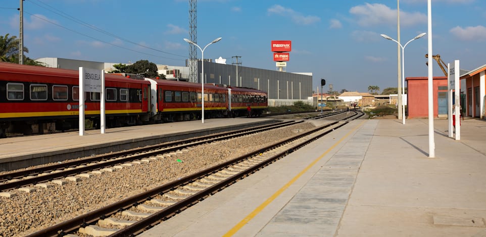 תחנת רכבת באנגולה / צילום: Reuters, Eric Lafforgue