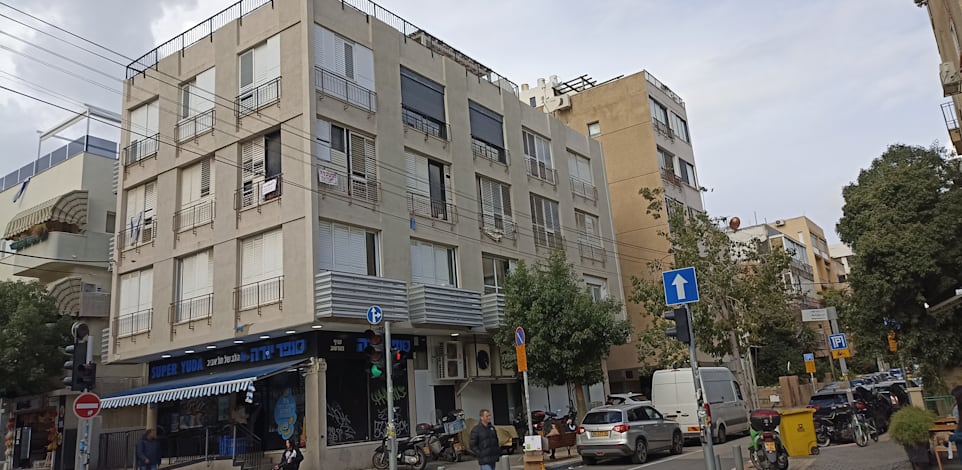 בניין הדירה בבוגרשוב, תל אביב / צילום: ניר וייס־ודררו