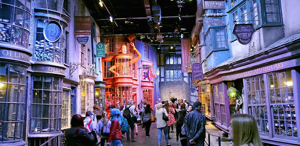 סמטת דיאגון מתוך ''הארי פוטר'' באולפני הוורנר ברדרס / צילום: Associated Press, Ross D. Franklin