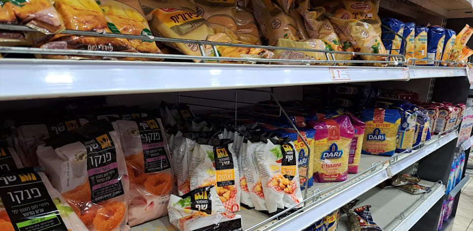 מוצרי מאסטר שף המיובאים על-ידי שסטוביץ על מדפי הסופר / צילום: טלי בוגדנובסקי