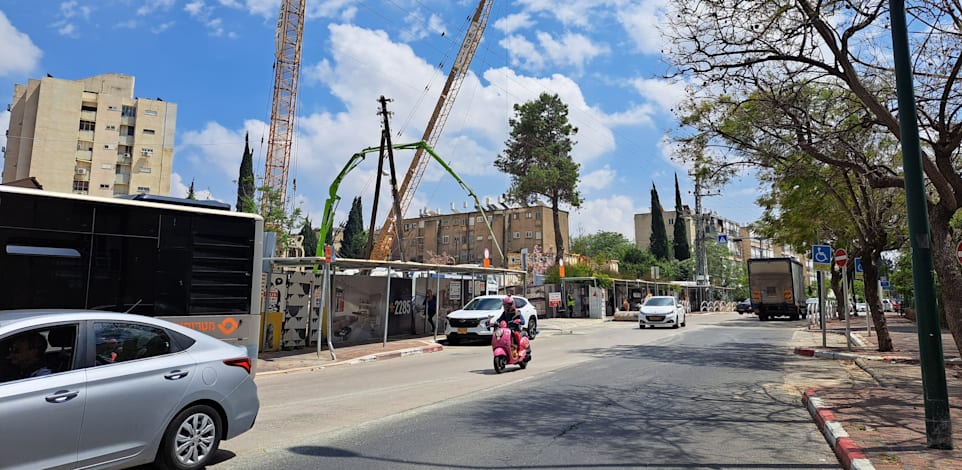 בנייה במתחם העין בגבעתיים / צילום: טלי בוגדנובסקי