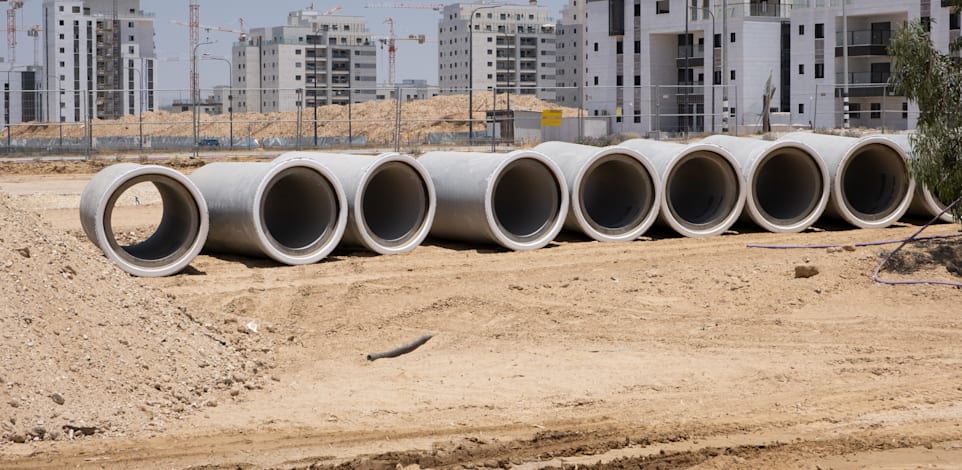 בנייה בישראל. ''הוצאות חריגות שוחקות את הרווחיות של היזמים'' / צילום: Shutterstock
