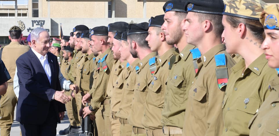 בנימין נתניהו בטקס סיום קורס קצינים בבה''ד 1. ''הרוויחו את זה'' / צילום: עמוס בן גרשום - לע''מ