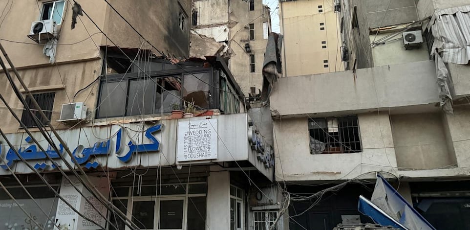 הבניין שהופצץ בביירות, הערב / צילום: Reuters, Ahmad Al-Kerdi