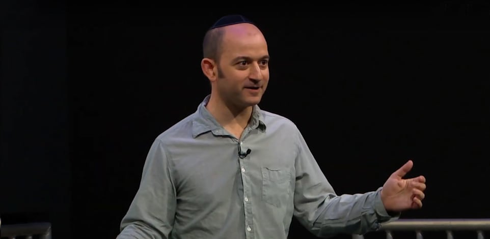 נועם שזיר / צילום: מתוך כנס של WeCNLP ביוטיוב