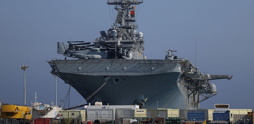 ספינת הקרב האמריקאית USS-WASP בנמל לרנקה, השבוע / צילום: Reuters, Stelios Misinas