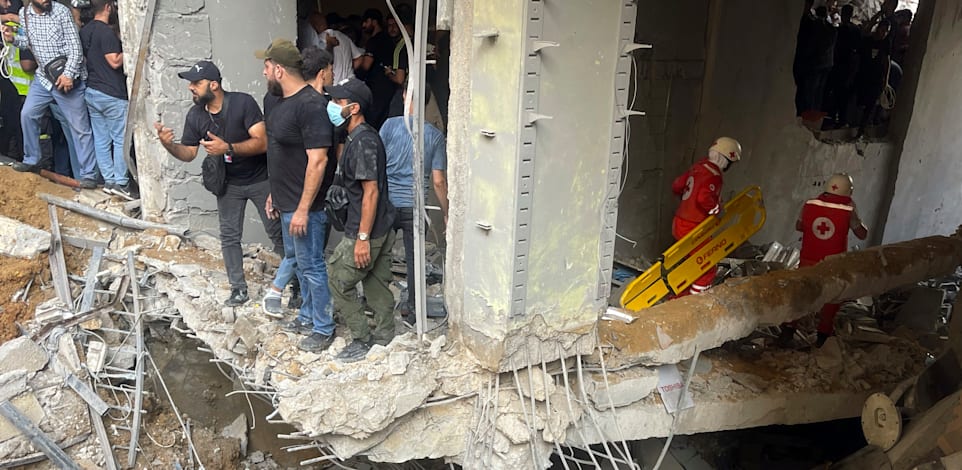 זירת הפגיעה בביירות בחיסול איברהים עקיל / צילום: Associated Press, Bilal Hussein