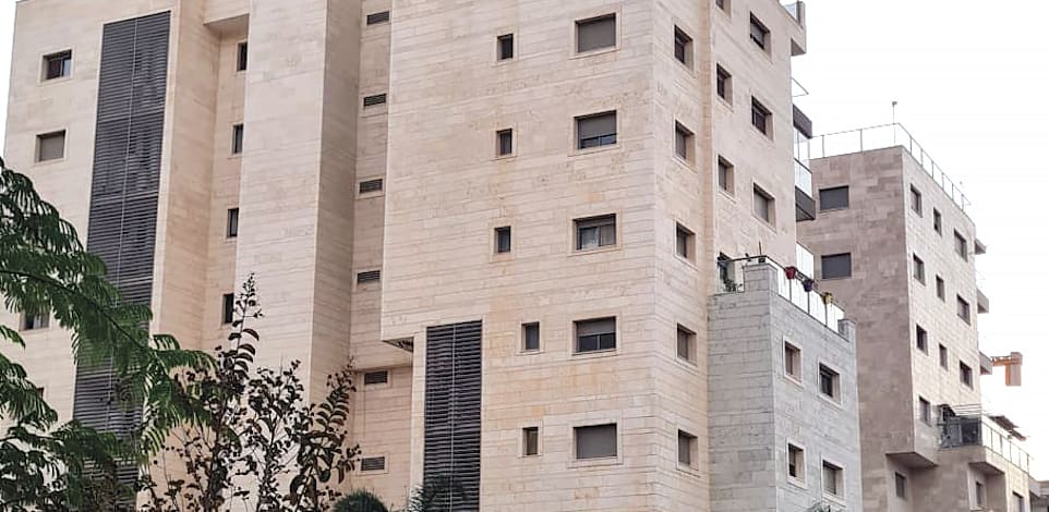 הבניין בגבעת אולגה / צילום: יפתח לוי
