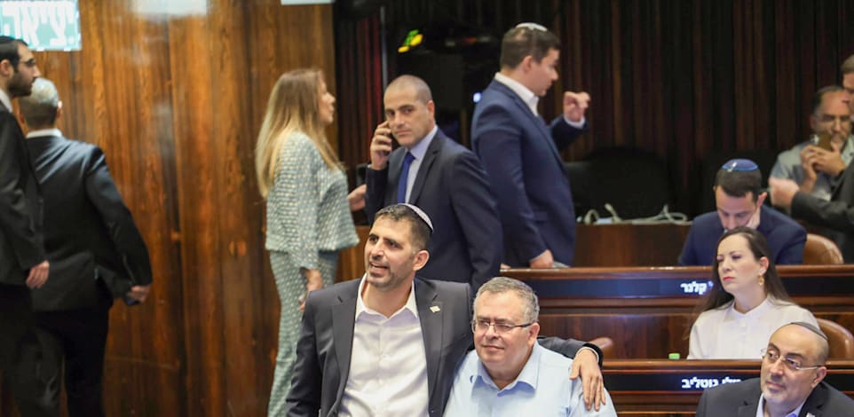 ח''כ דוד ביטן ושר התקשורת ד''ר שלמה קרעי במליאת הכנסת / צילום: נועם מושקוביץ', דוברות הכנסת