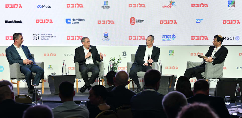 שלומי הייזלר, שי אהרונוביץ' וספי זינגר, בפאנל בהנחיית דרור מרמר / צילום: יוסי כהן