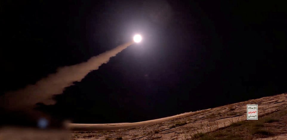 טיל חות'י ששוגר מתימן / צילום: Reuters, רויטרס