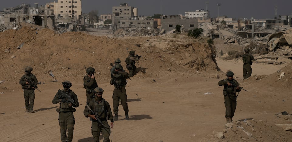 כוח צה''ל בעזה. מתמקדים בחיילים מן השורה / צילום: ap, Leo Correa