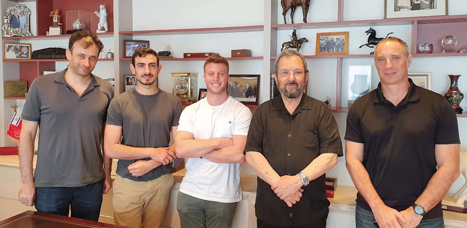 מייסדי פאראגון, מימין: מפקד 8200 לשעבר תא''ל במיל' אהוד שניאורסון, וראש הממשלה לשעבר אהוד ברק / צילום: יח''צ