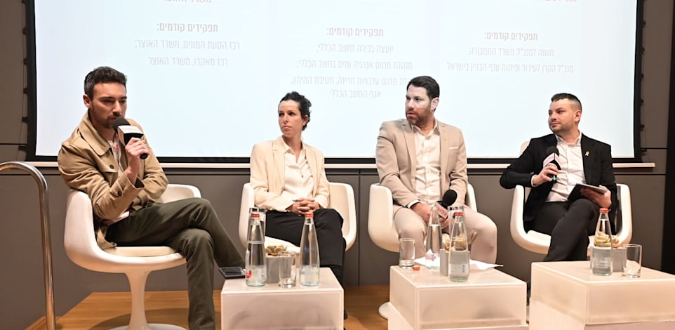 משה בן זקן, אושרת דוד ואיליה כץ בשיחה עם כתב התחבורה אסף זגריזק בכנס תשתית לעתיד של גלובס / צילום: תמר מצפי