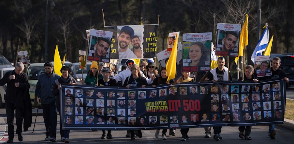 הפגנה לשחרור החטופים, הבוקר / צילום: Associated Press, Ohad Zwigenberg