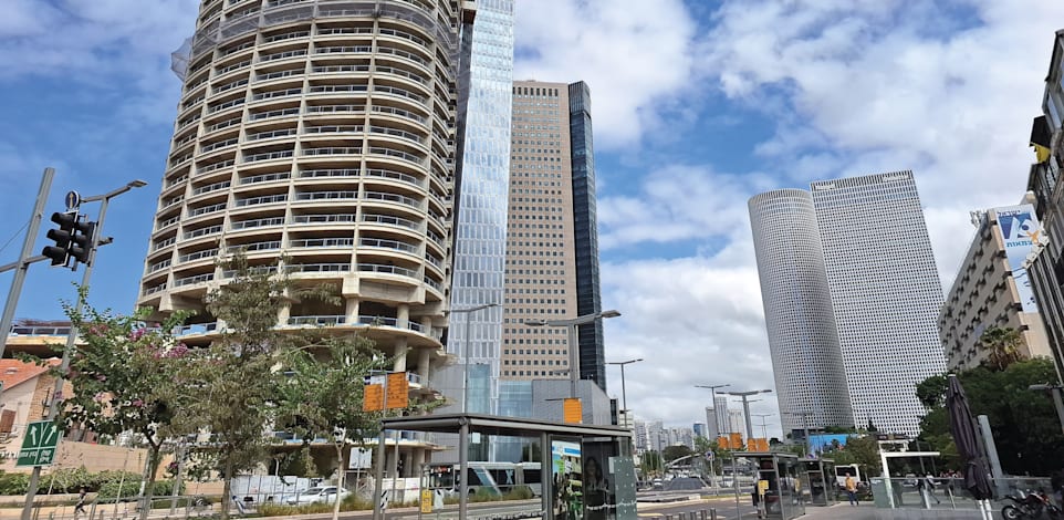 העבודות על מלון שרונה. החברה כבר ספגה קנס בגובה 14 מיליון שקל מרמ''י / צילום: Shutterstock