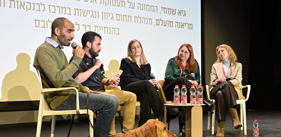 שלי גורדון, מריאנה מועלם, אורלי עמר וגיא שמחי, בפאנל משותף בהנחיית בר לביא / צילום: תמר מצפי