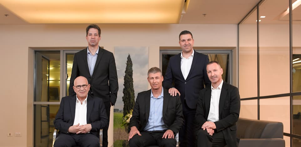 מימין: איתמר פנץ, אייל בן שושן, עמית גור, יוסי לוי ונועם בר דוד / צילום: רלי אברהמי