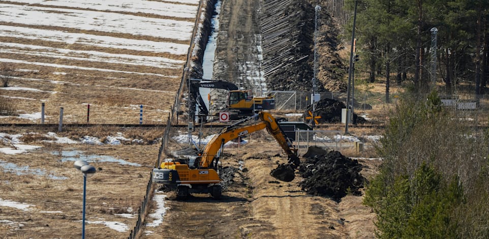 עבודות תשתית בגבול פינלנד־רוסיה. המוקשים בדרך? / צילום: Reuters, Sputnik/Ramil Sitdikov