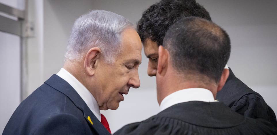 ראש הממשלה בנימין נתניהו וסנגוריו / צילום: מרים אלסטר/פלאש90