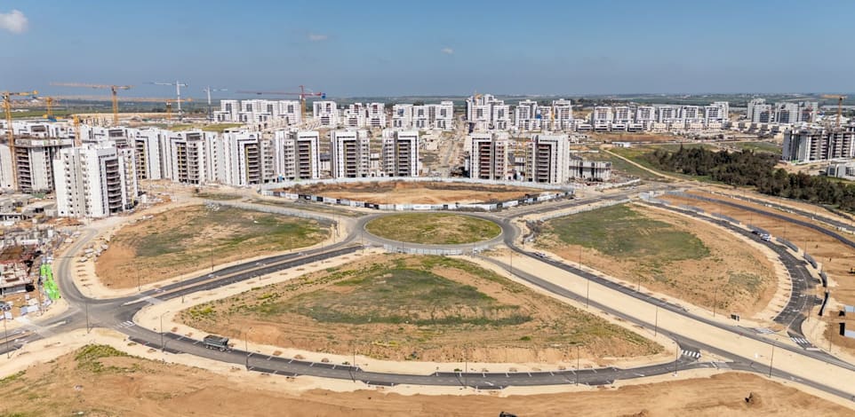 בנייה חדשה בנתיבות / צילום: אייל תגר