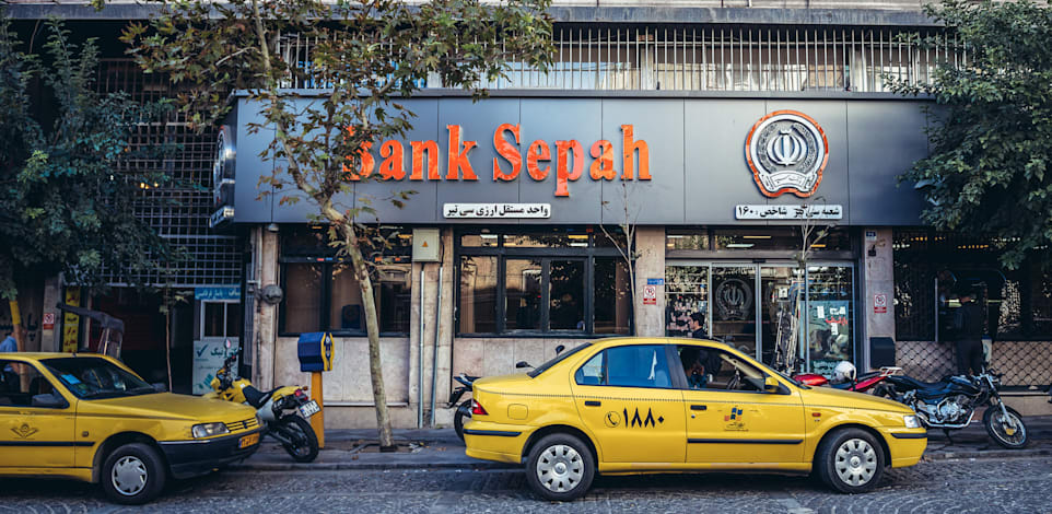 תשתיות בנק ספ'א הותקפו, והמשכורות לחיילי משמרות המהפכה הוקפאו / צילום: Shutterstock