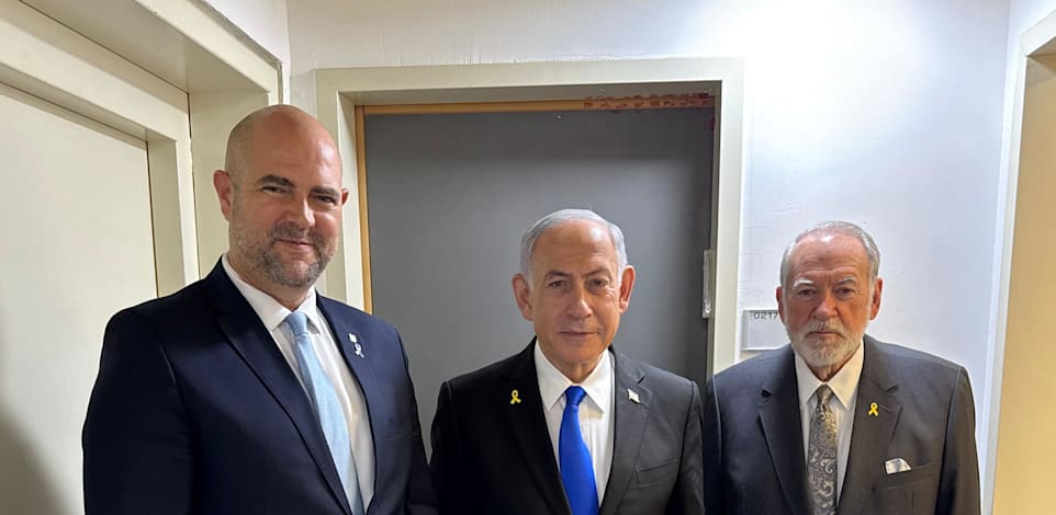 ראש הממשלה בנימין נתניהו, יו''ר הכנסת אמיר אוחנה ושגריר ארה''ב בישראל מייק האקבי בבית המשפט המחוזי בתל אביב