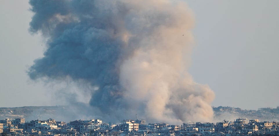 תקיפה של צה''ל בעזה / צילום: Reuters, Amir Cohen
