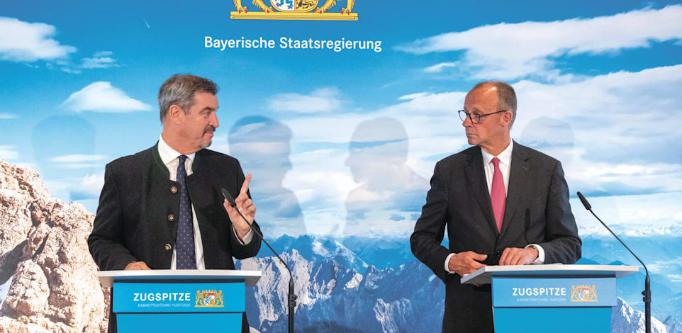 מימין: הקנצלר הפדרלי פרידריך מרץ (CDU) וראש ממשלת בוואריה (CSU) מרקוס זדר, גרמניה / צילום: Reuters, Peter Kneffel