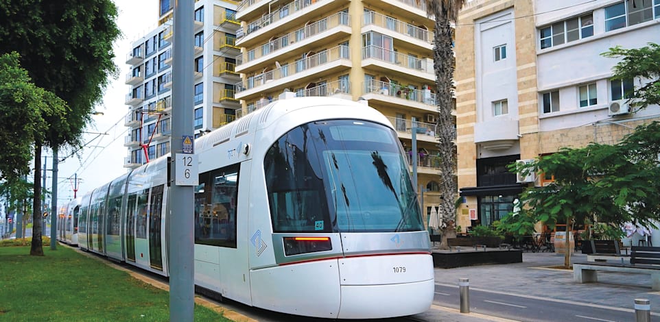 הרכבת הקלה ביפו. חיבור ישיר ומהיר למרכז העיר / צילום: Shutterstock