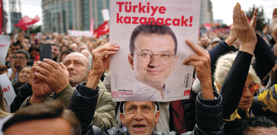 הפגנות באיסטנבול בעד ראש העיר העצור, אקרם אימאמאולו / צילום: ap, Emrah Gurel