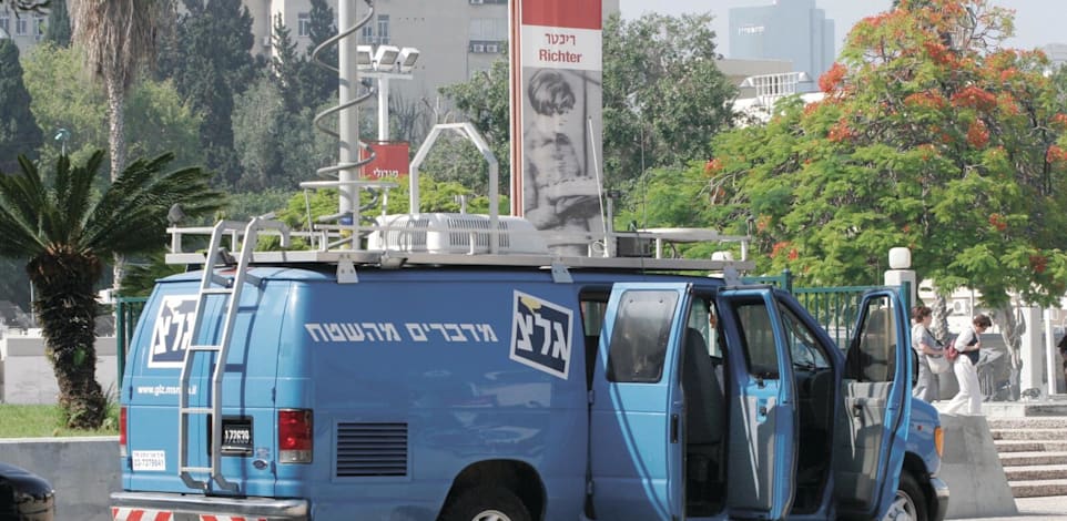 ניידת שידור של גלי צה''ל / צילום: עינת לברון