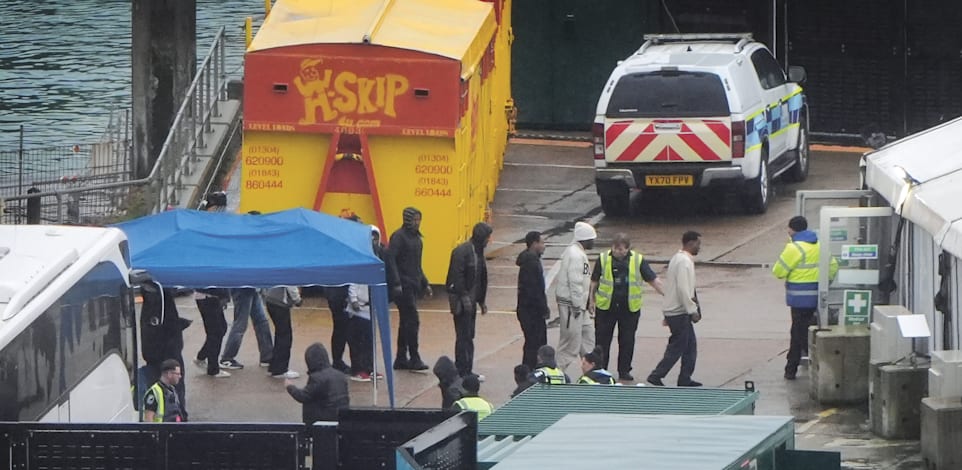 מהגרים שנכנסו לבריטניה דרך צרפת / צילום: Reuters, Gareth Fuller