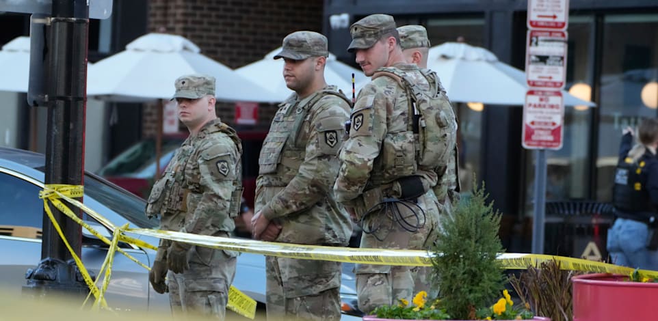 עוצר הוטל על מעון הנשיא / צילום: ap, Mark Schiefelbein