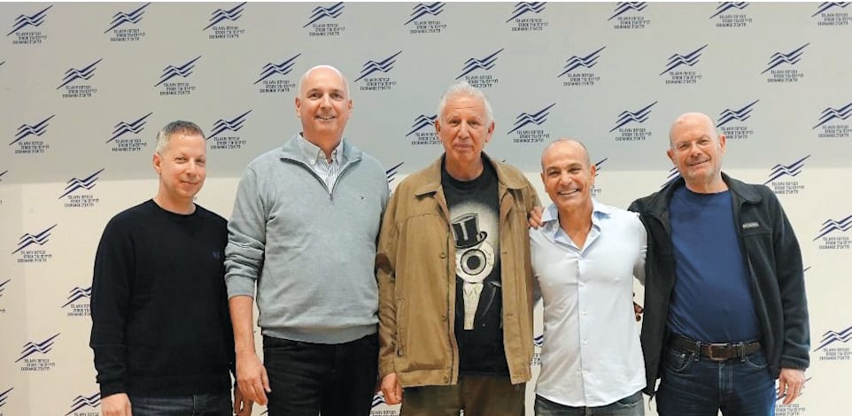 משתתפי המפגש, מימין: יאיר לפידות, מבעלי ילין לפידות, מורן סיטון, מנכ''ל ארבע עונות, גילעד אלטשולר מבעלי אלטשולר שחם, אילן רביב מנכ''ל מיטב ודייב לובצקי, מנכ''ל ומבעלי אי.בי.אי / צילום: יח''צ