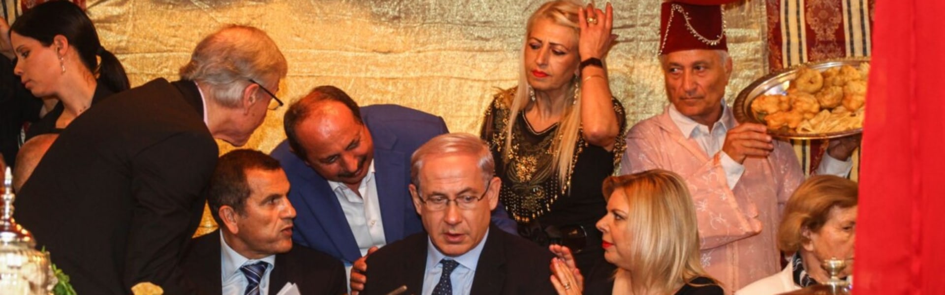 בני הזוג נתניהו בחגיגות המימונה, 2014 / צילום: אבישג שאר-ישוב
