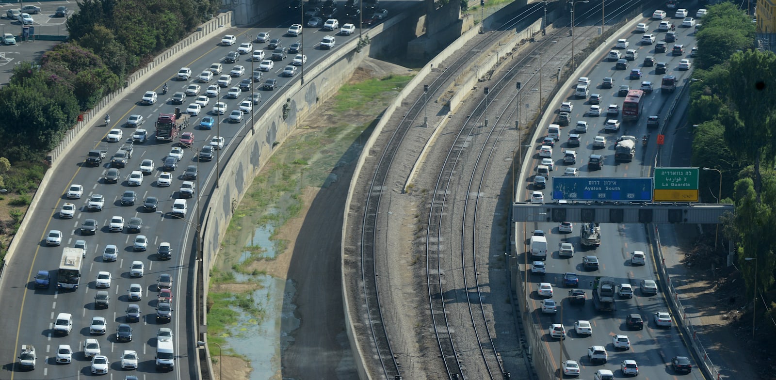 פקקים באיילון / צילום: איל יצהר