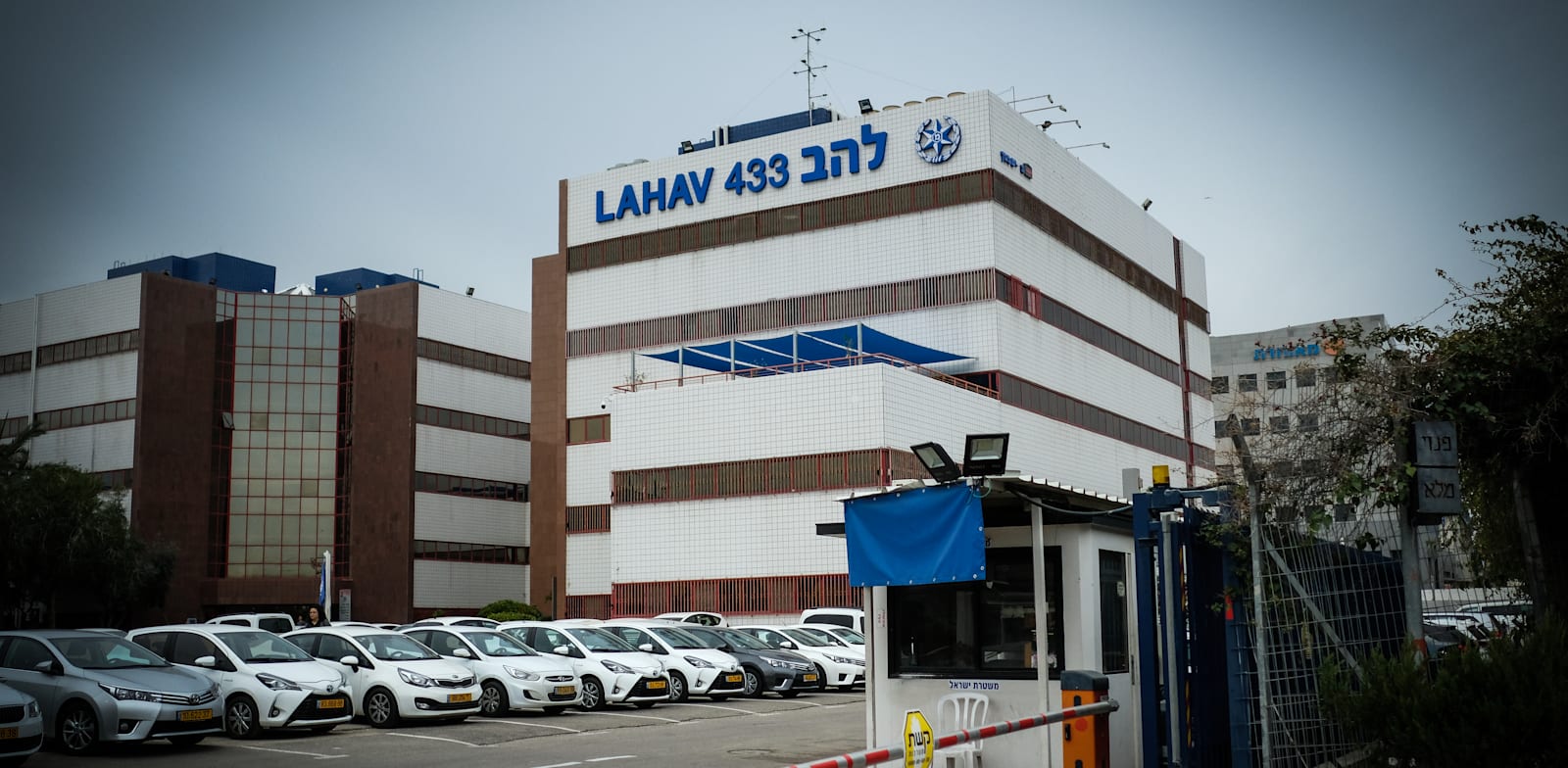 בנין להב 433 בלוד. החקירה נעשתה בלווי פרקליטות מיסוי וכלכלה / צילום: שלומי יוסף