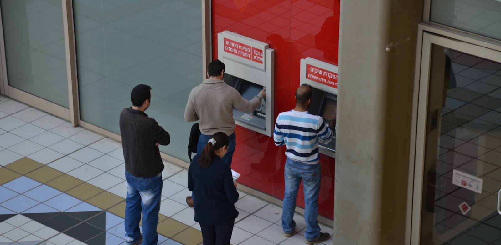 הקורונה הריצה את הישראלים למזומנים / צילום: תמר מצפי