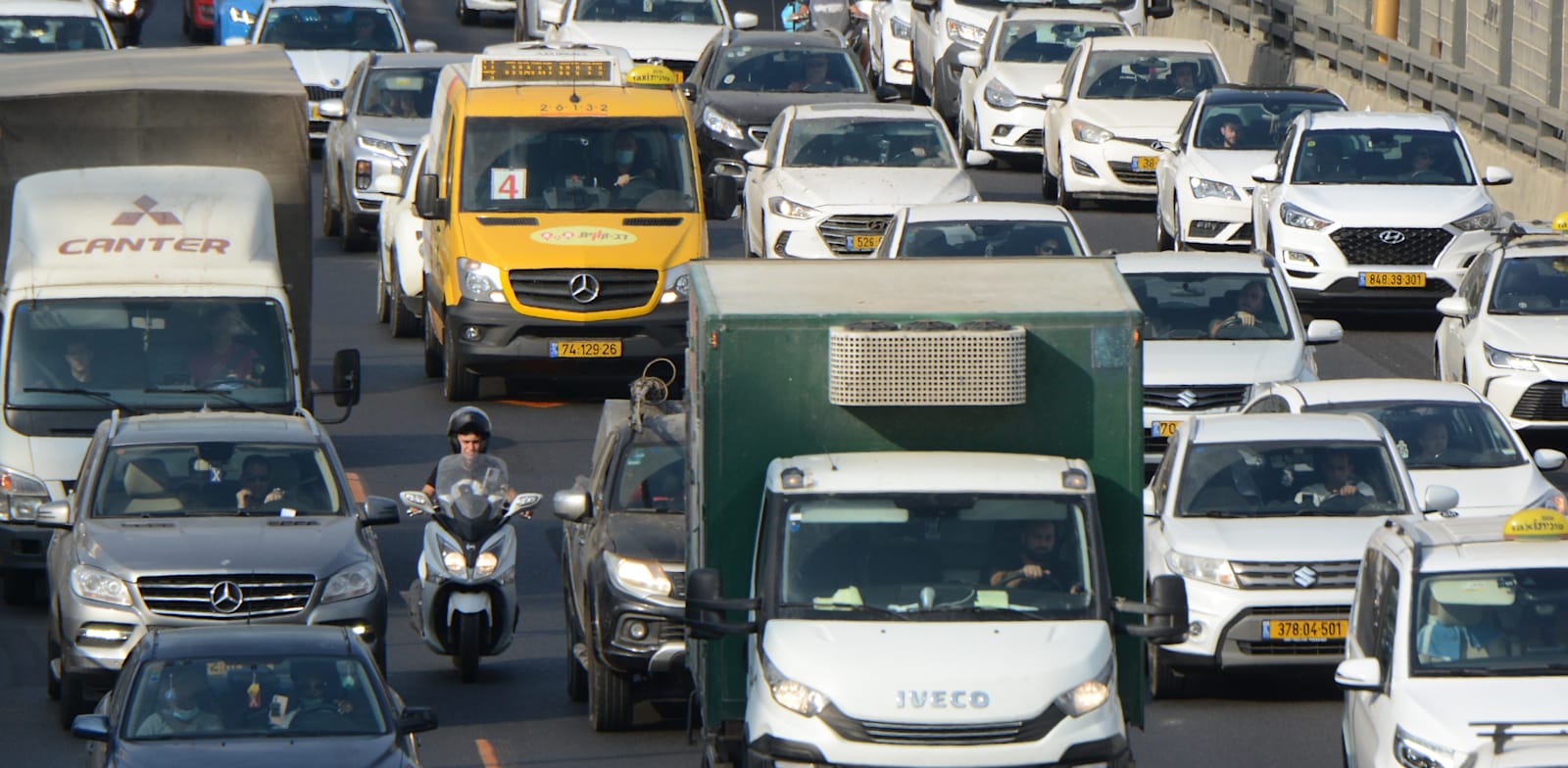 פקקים באיילון ת"א. החלת האגרה על רכב דו גלגלי היא החמצה / צילום: איל יצהר