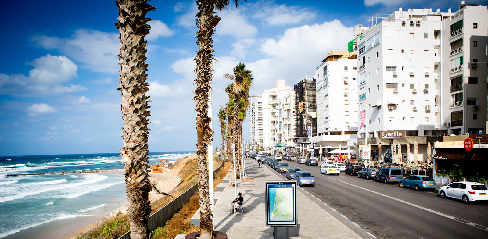 טיילת חוף בת ים / צילום: שלומי יוסף