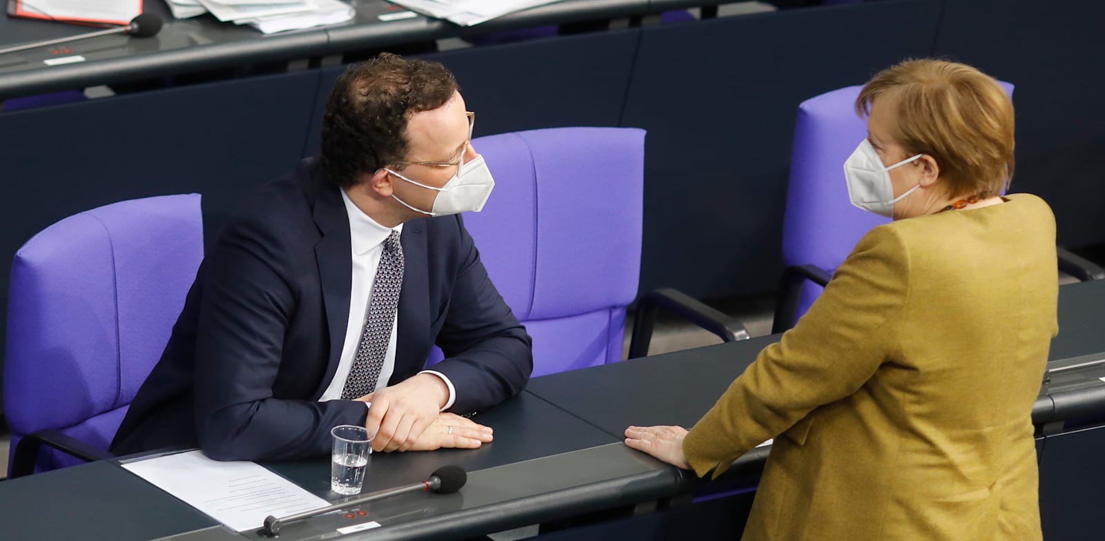 קאנצלרית גרמניה אנגלה מרקל ושר הבריאות הגרמני בדיון ממשוך בפרלמנט בנוגע להמשך הסגר / צילום: Associated Press, Markus Schreiber