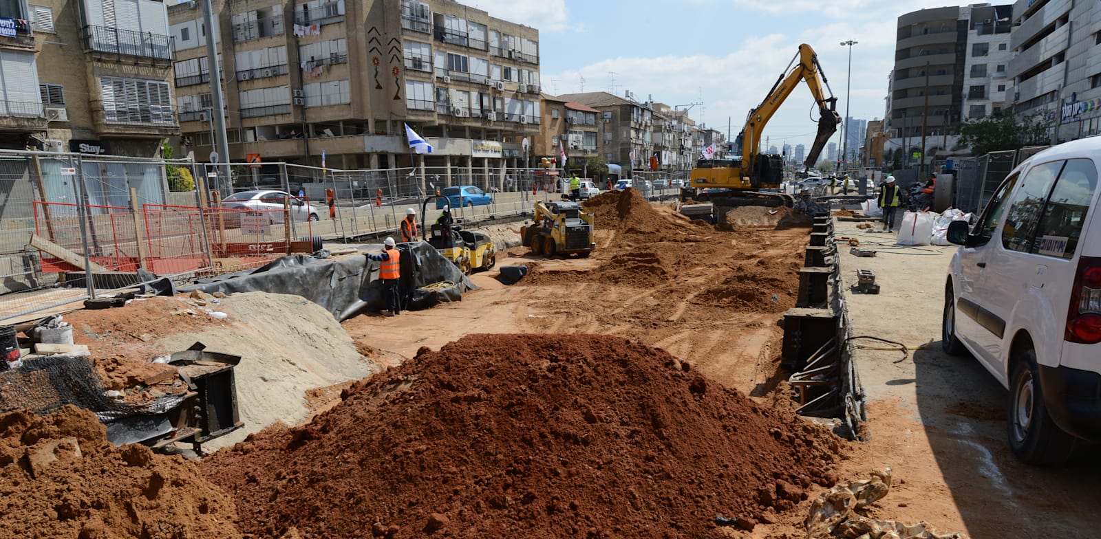 עבודות הרכבת הקלה באזור בני ברק / צילום: איל יצהר