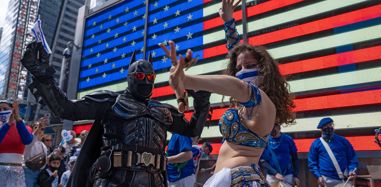 טיימס סקוור במנהטן מתמלאת מחדש, השבוע. 115 אלף איש עוברים בכיכר כל יום - 15% יותר מספטמבר / צילום: Reuters, OPA Images