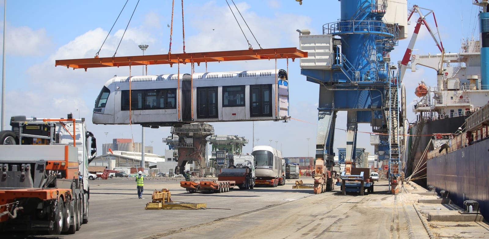 פריקת קרונות רכבת בנמל אשדוד / צילום: דוברות רכבת ישראל