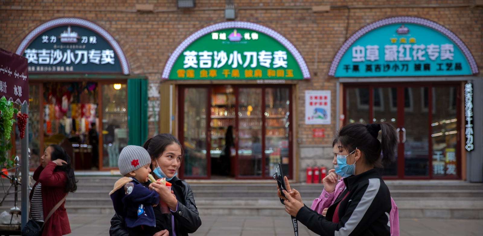 נשים בסין. המדינה עומדת בפני עתיד דמוגרפי מטריד / צילום: Associated Press, Mark Schiefelbein