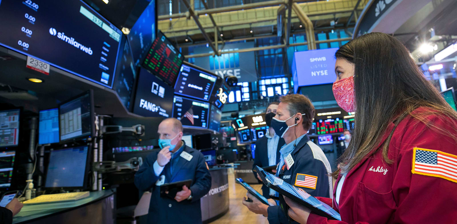 סוחרים בבורסת ניו יורק / צילום: Associated Press, Courtney Crow/New York Stock Exchange